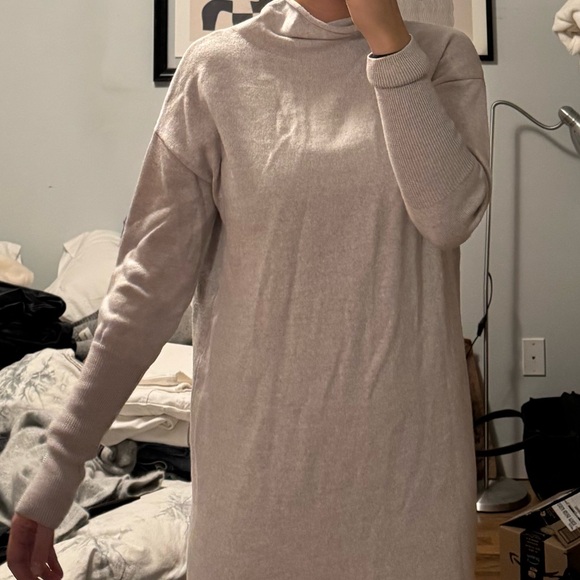 Aritzia sweater dress in light grey with mock neck - Picture 4 of 5
